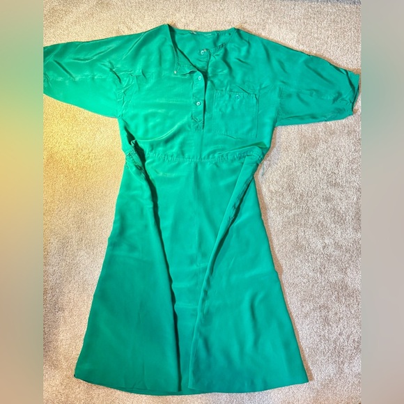 Green silk short sleeve dress - Picture 4 of 4